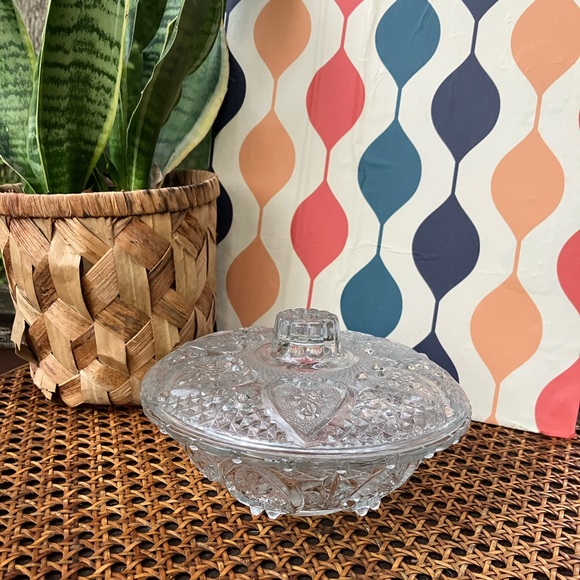 Vintage Kig Malaysia Clear Glass Heart & Fleur De Lis Design - Picture 3 of 16